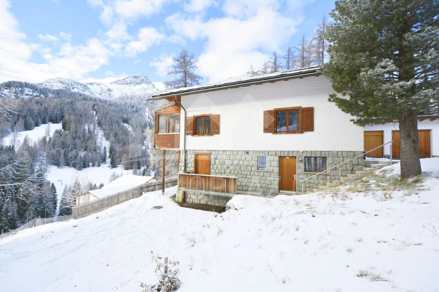 Neue 2½ Zi.-Wohnung mit grossem Sitzplatz - Foto 1 von 8