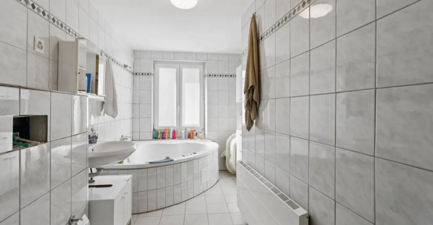 Spazioso appartamento di 5,5 locali con terrazza di 60 m2 a Lucens - Foto 4 di 8