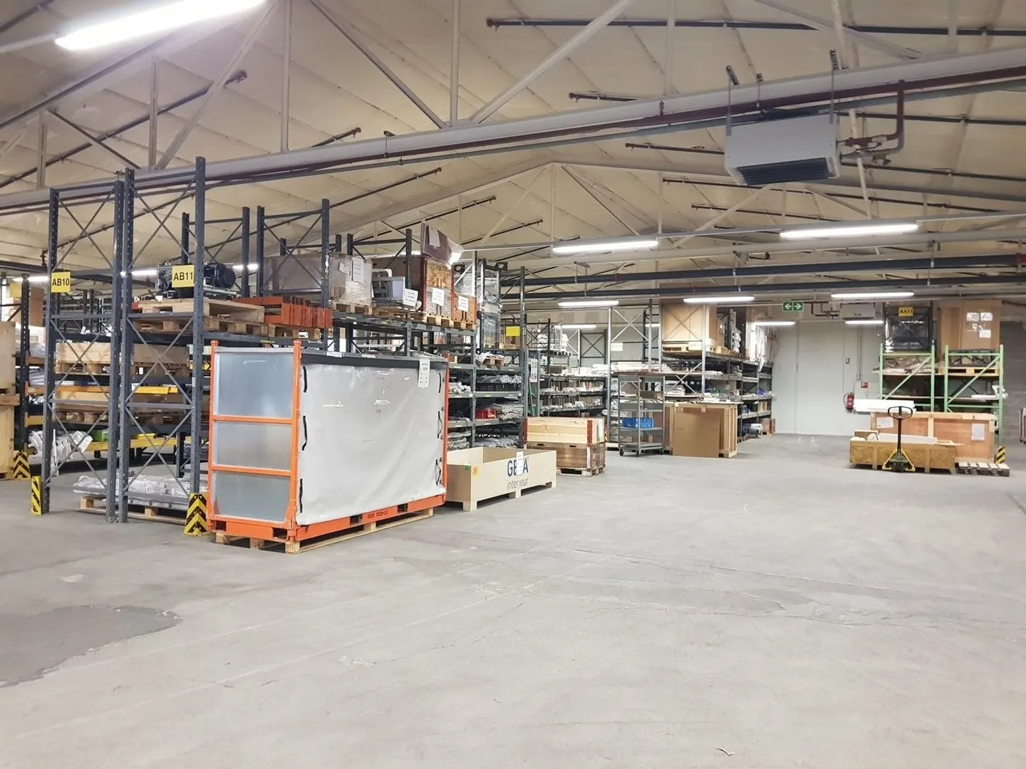 400 m2 - Good access for trucks/vans - Close to highway - Photo 3 of 6