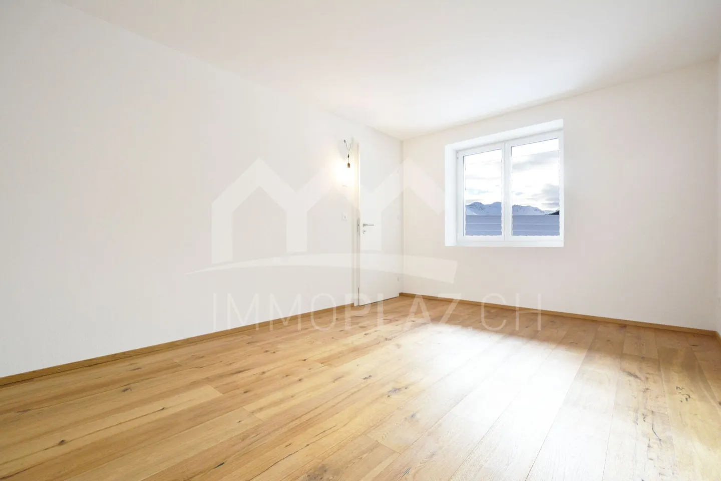 Neue 2½ Zi.-Wohnung mit grossem Sitzplatz - Foto 6 von 8