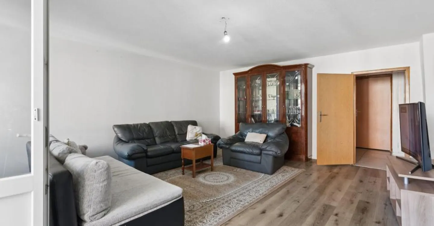 Spazioso appartamento di 5,5 locali con terrazza di 60 m2 a Lucens - Foto 2 di 8
