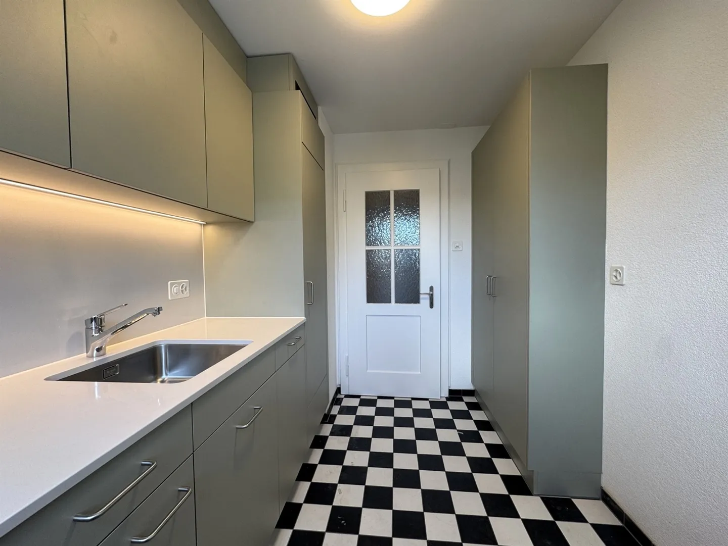 Here ends your apartment search - freshly renovated 4-room apartment in... - Photo 1 of 5