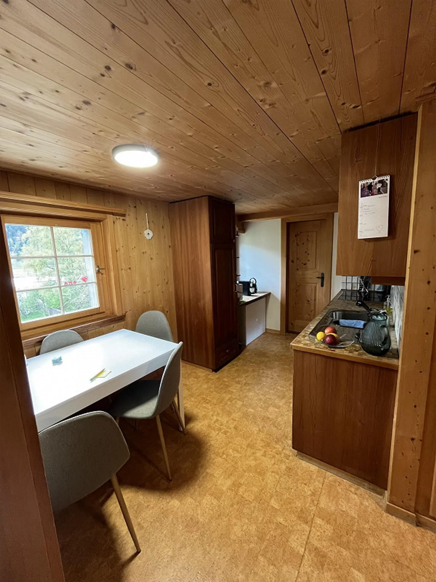 Subtenant for 2.5 room apartment 890.- per month - Photo 3 of 8
