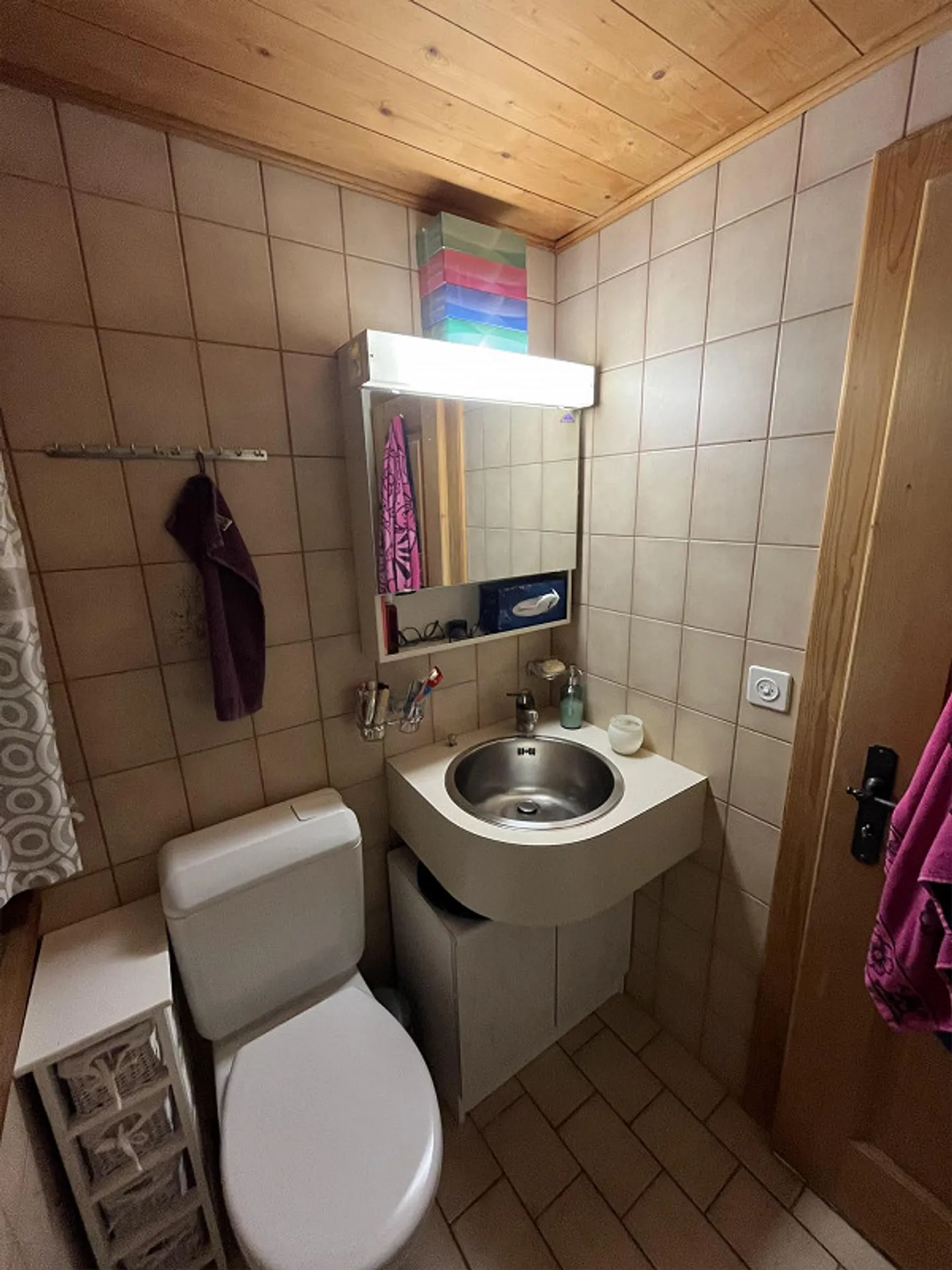 Subtenant for 2.5 room apartment 890.- per month - Photo 7 of 8
