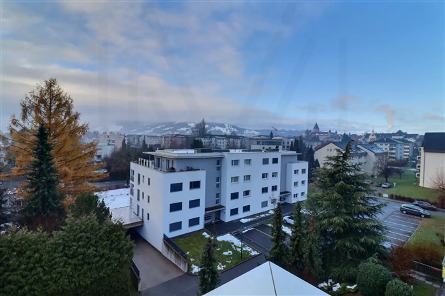 Magnifico attico ristrutturato con 4,5 stanze e vista mozzafiato sul Moléson e sulla città di Bulle - Foto 5 di 13