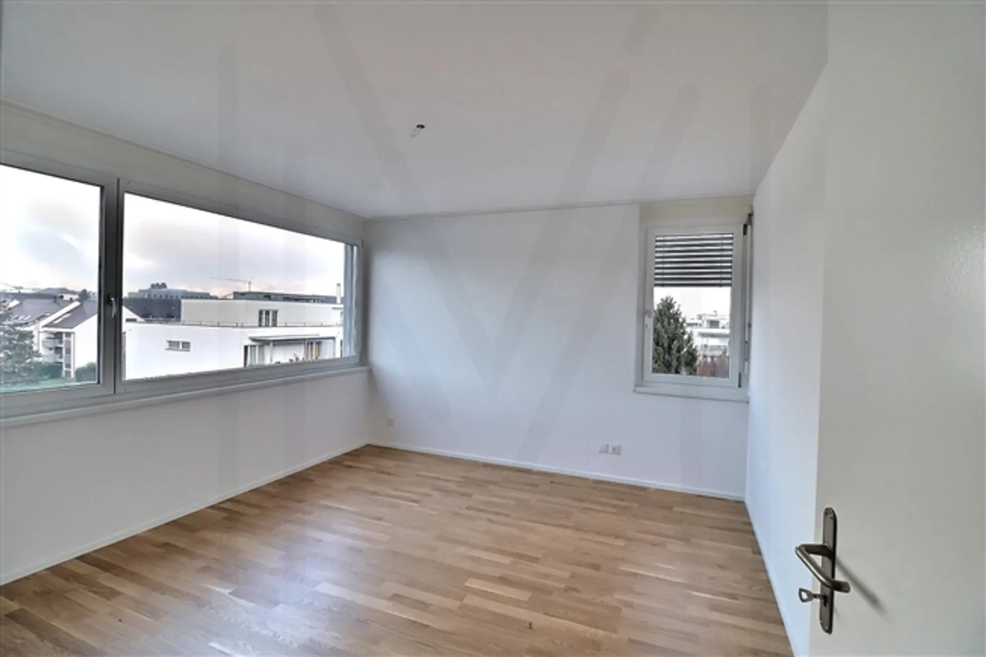 Magnifico attico ristrutturato con 4,5 stanze e vista mozzafiato sul Moléson e sulla città di Bulle - Foto 6 di 13