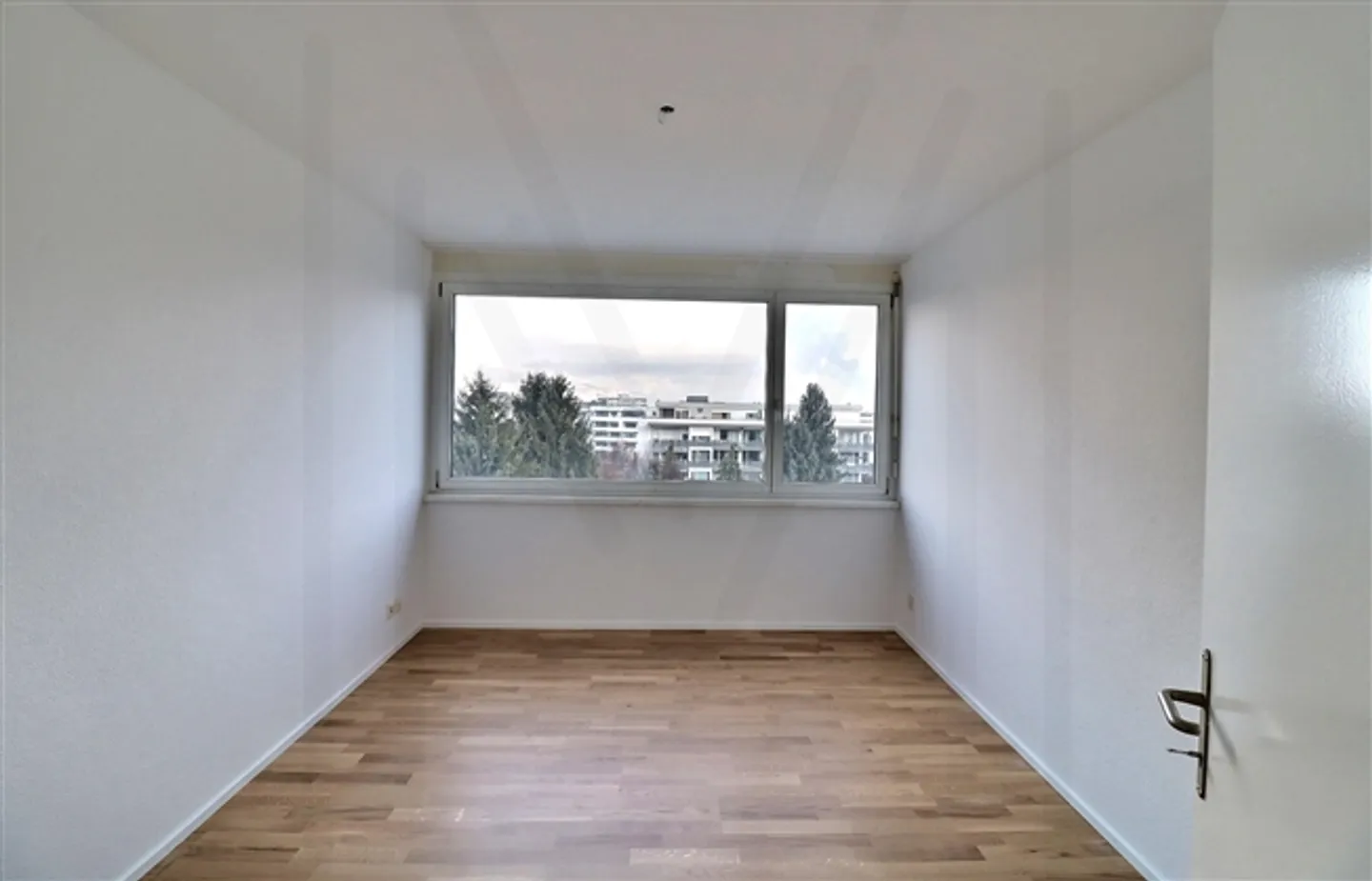 Magnifico attico ristrutturato con 4,5 stanze e vista mozzafiato sul Moléson e sulla città di Bulle - Foto 10 di 13