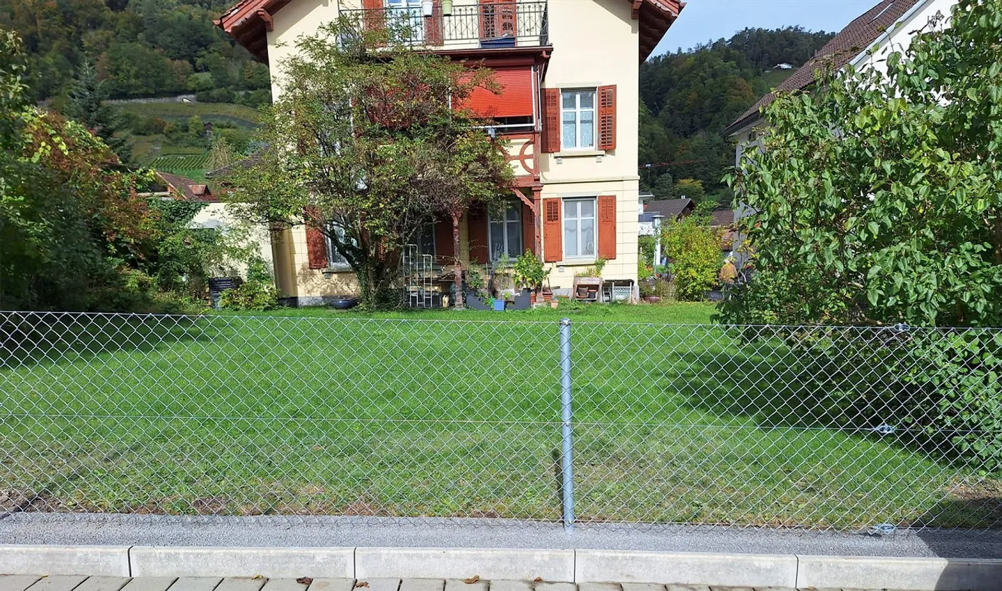 Appartamento d'epoca con 2 camere e bel giardino - Foto 1 di 6