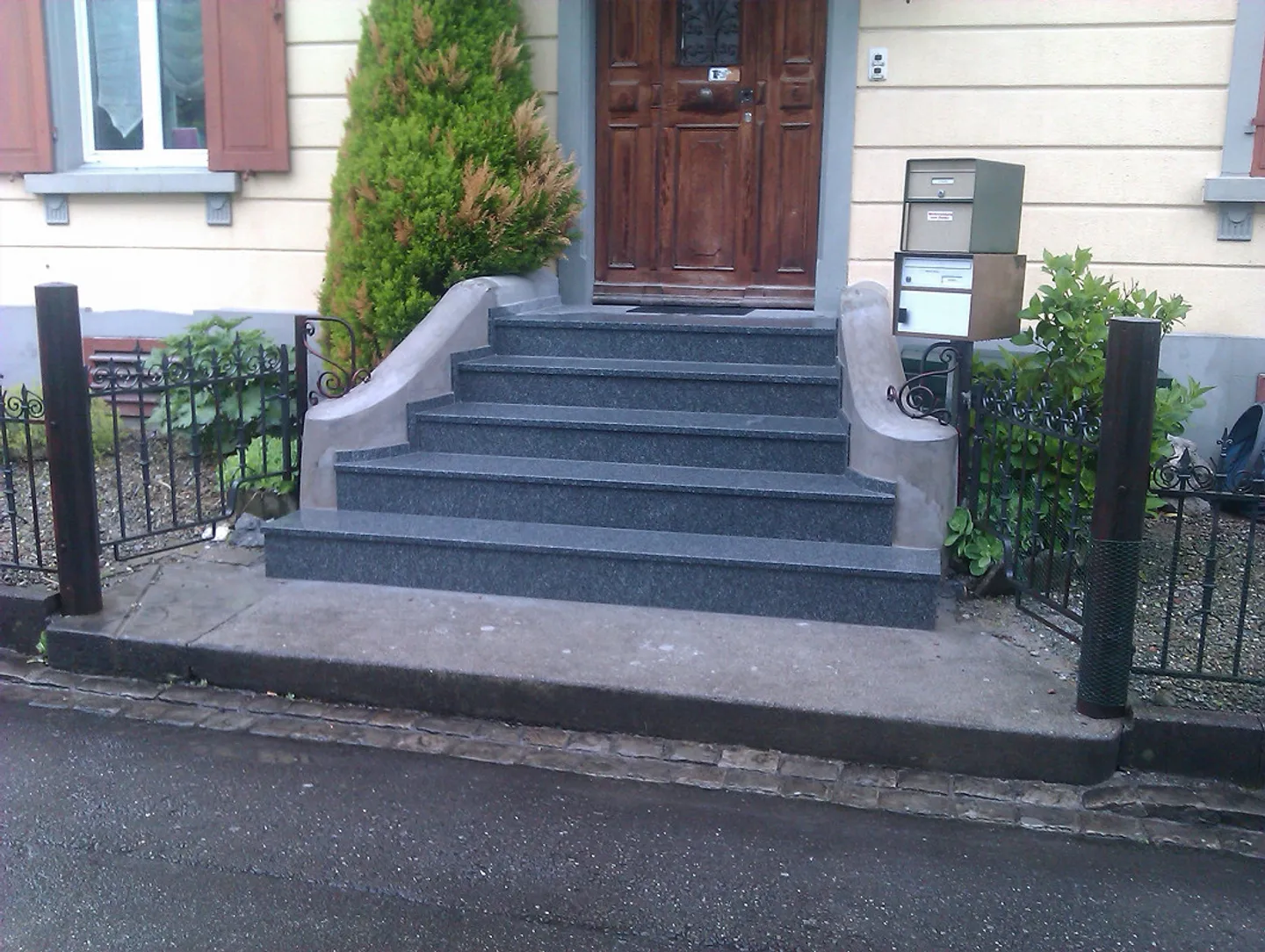 Appartamento d'epoca con 2 camere e bel giardino - Foto 2 di 6