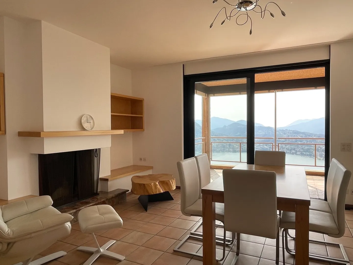 Spacious Apartment with Lake View - Photo 7 of 12