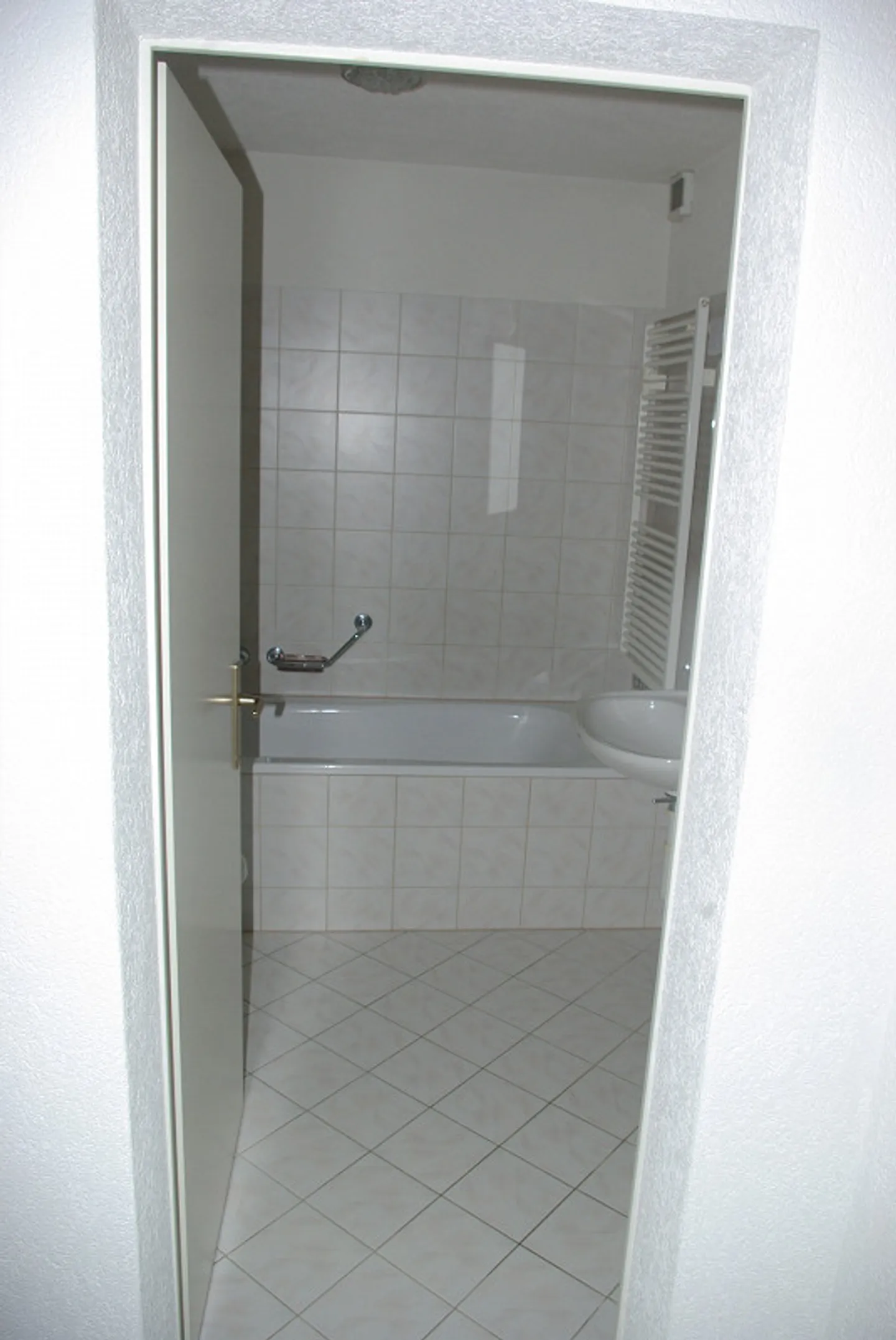 Appartamento d'epoca con 2 camere e bel giardino - Foto 4 di 6