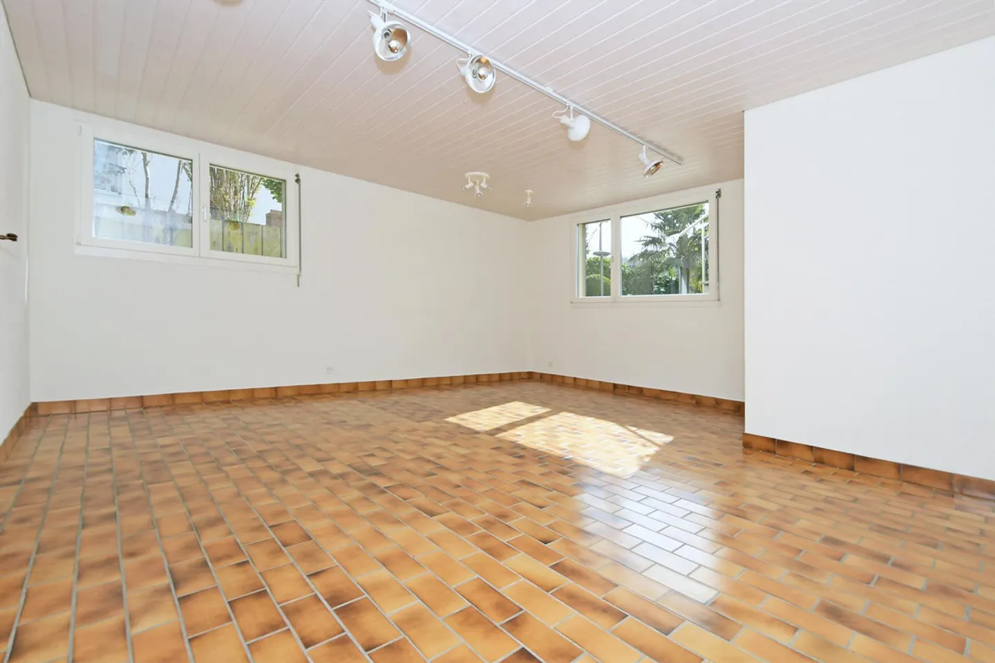 Single-family house with garden, pond and plenty of space to live - Photo 16 of 19