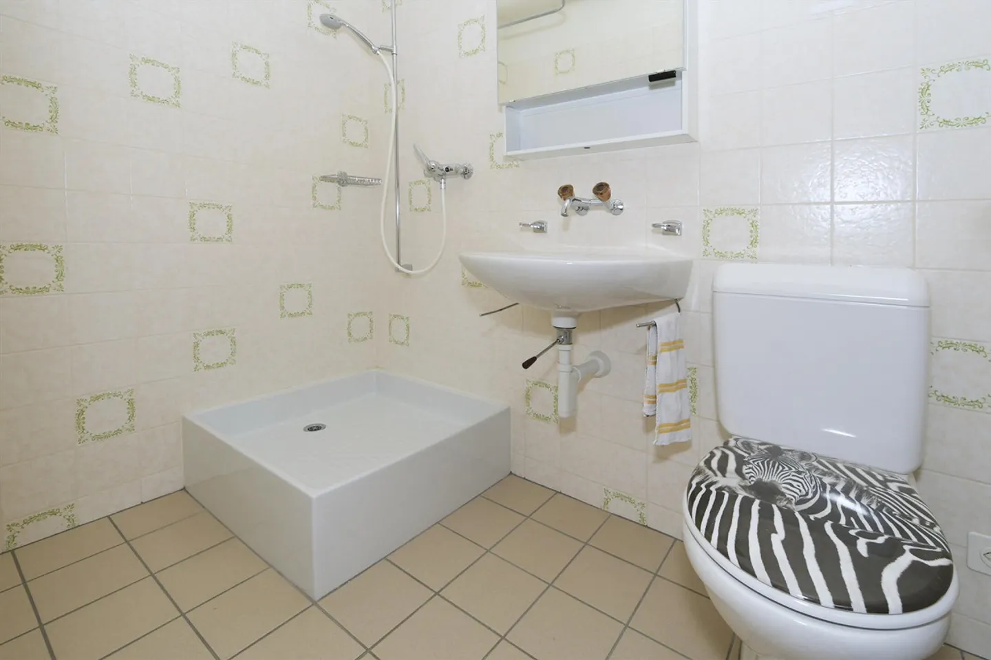Single-family house with garden, pond and plenty of space to live - Photo 18 of 19