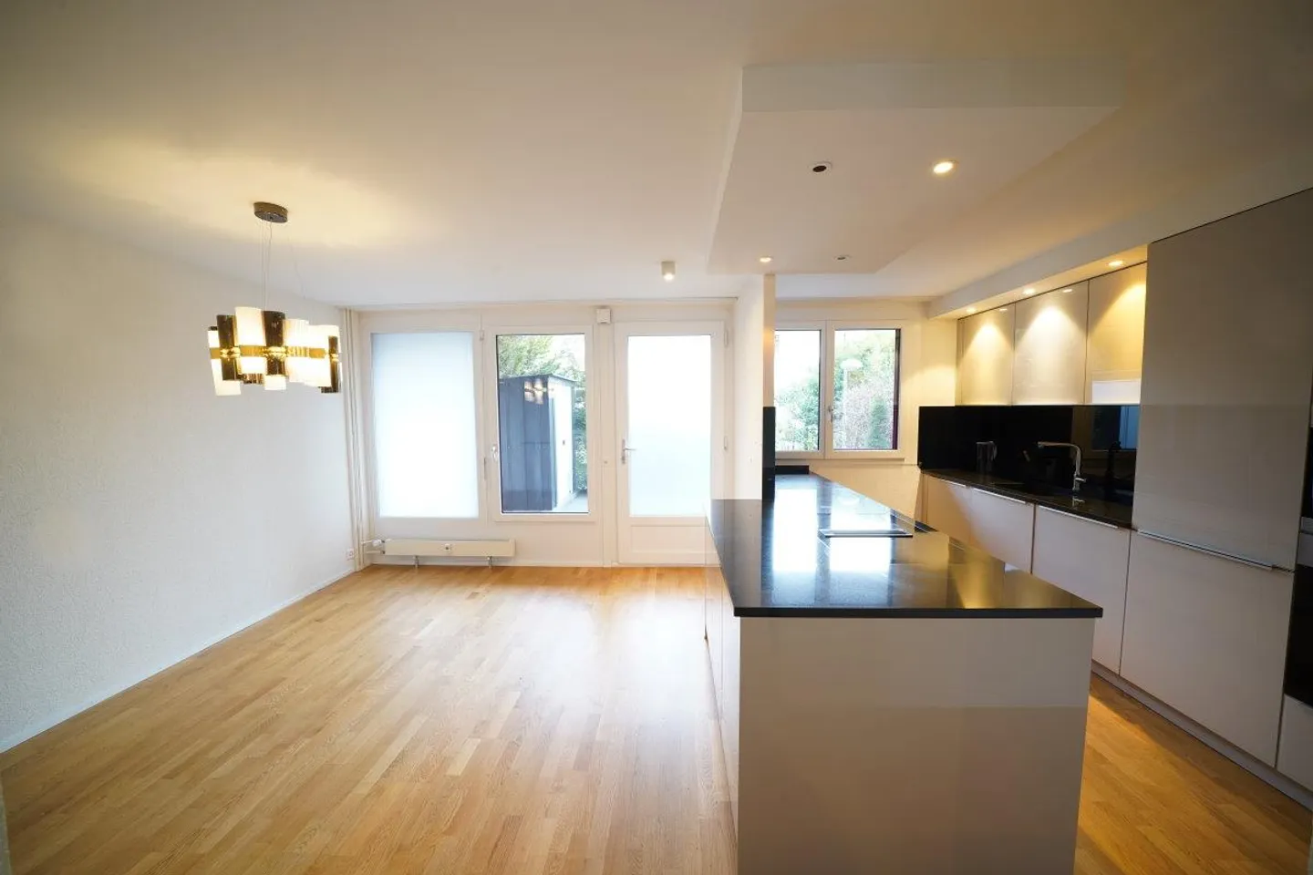 Renovated 5-room house with sunny garden - Photo 2 of 12