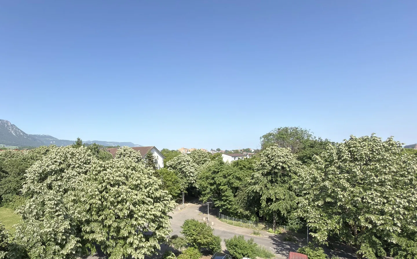 Large Renovated 5.0 Maisonette Apartment with Balcony in a Quiet Location Solothurn - Photo 21 of 22
