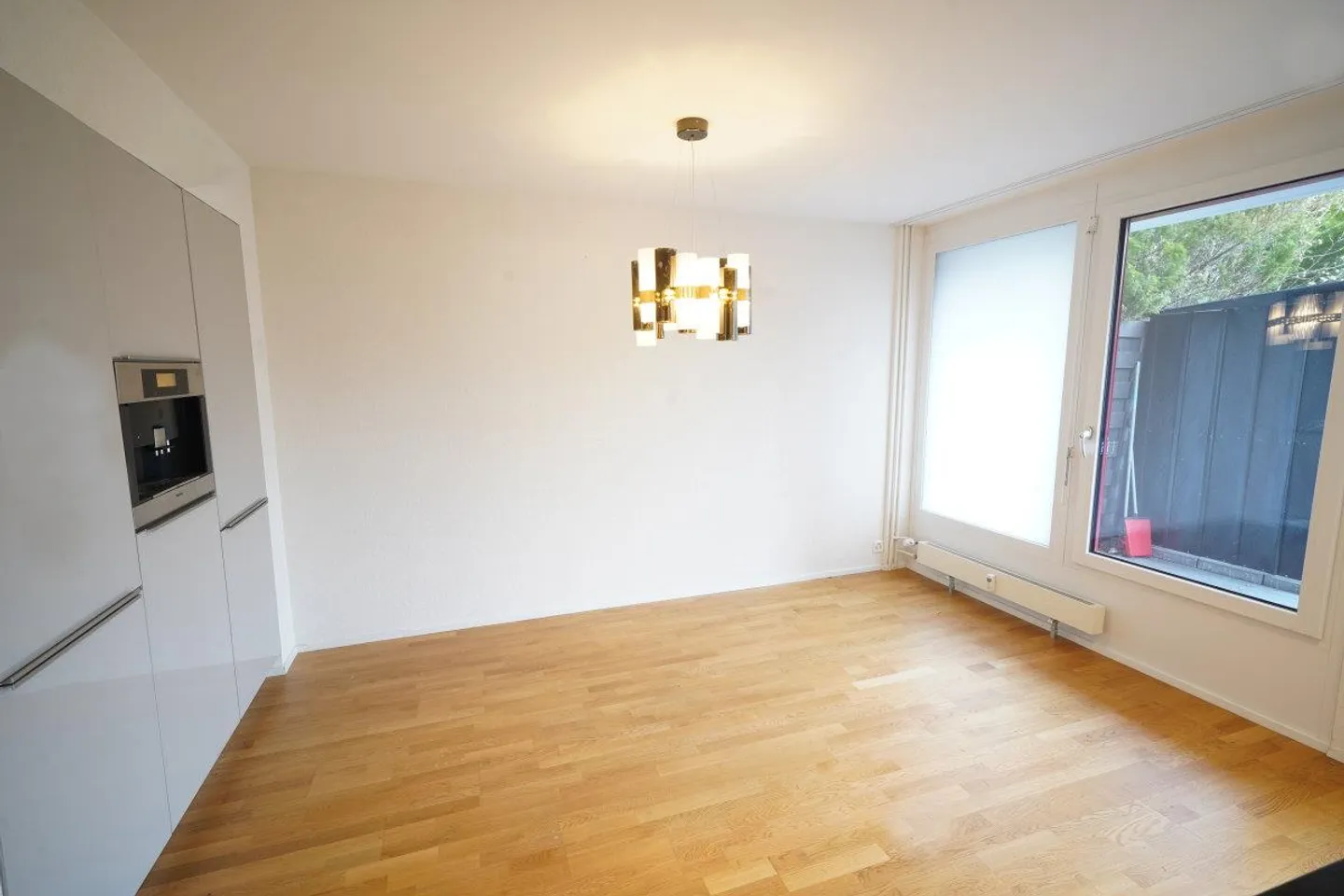 Renovated 5-room house with sunny garden - Photo 4 of 12