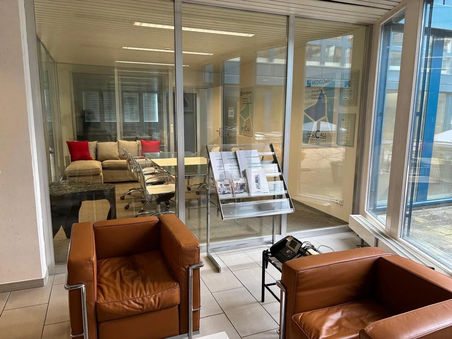 Modernes Büro in Steinhausen - Foto 1 von 6