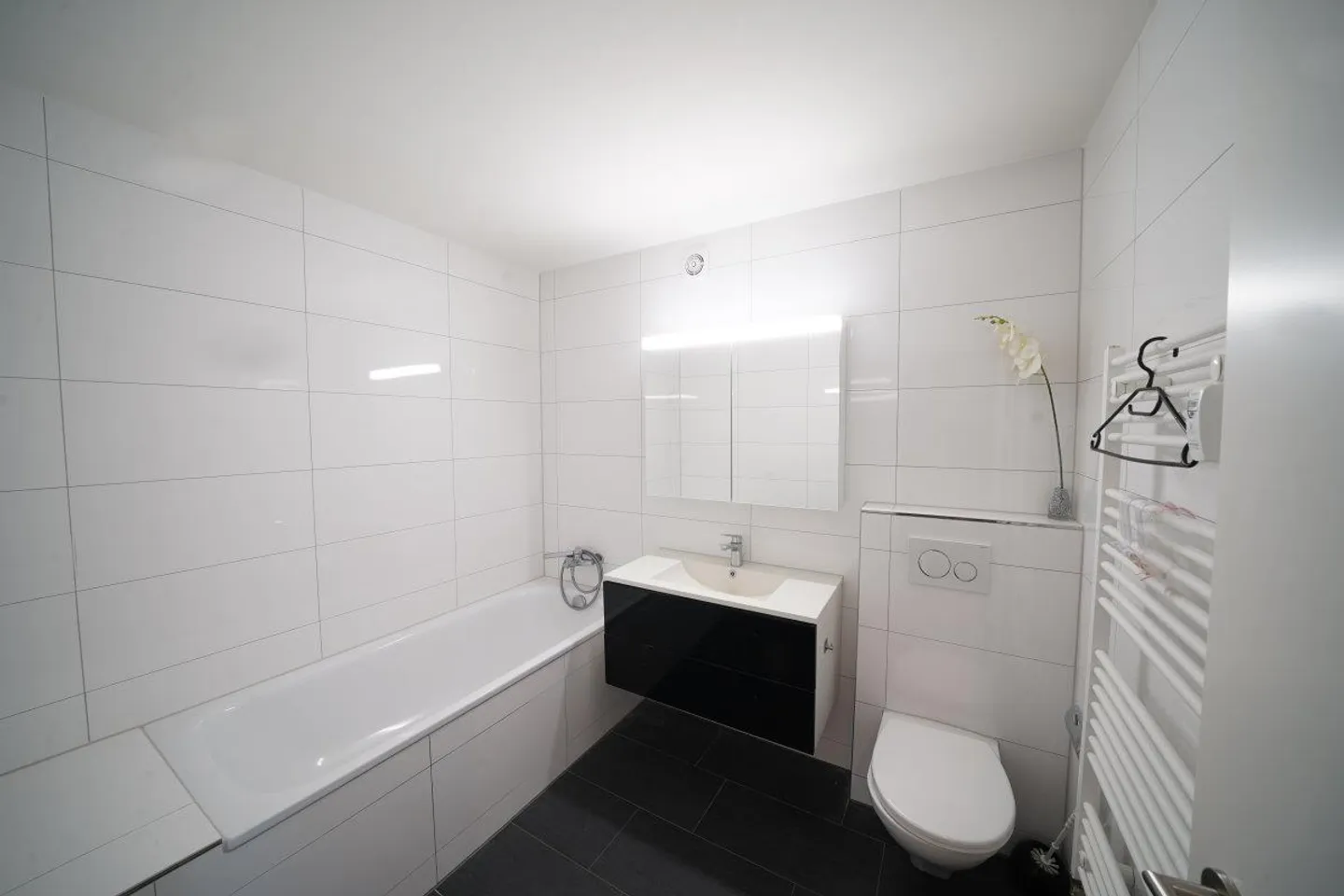 Renovated 5-room house with sunny garden - Photo 9 of 12