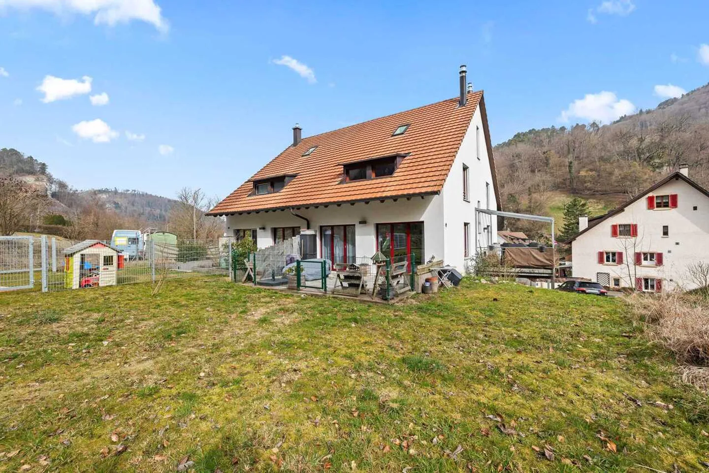 Modern Semi-Detached House - Photo 2 of 13