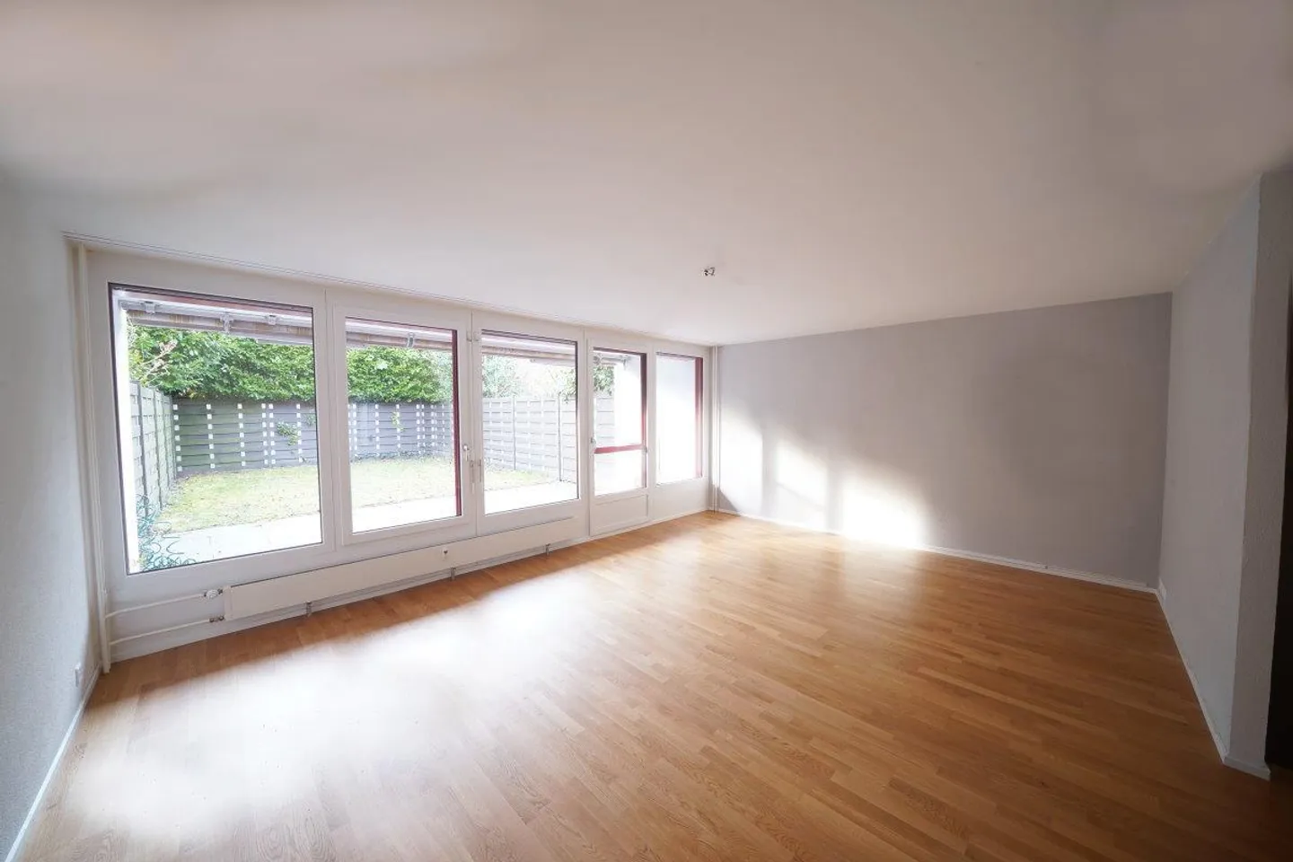 Renovated 5-room house with sunny garden - Photo 6 of 12