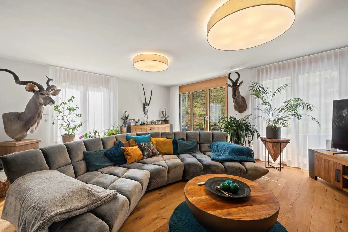 Modern Semi-Detached House - Photo 7 of 13