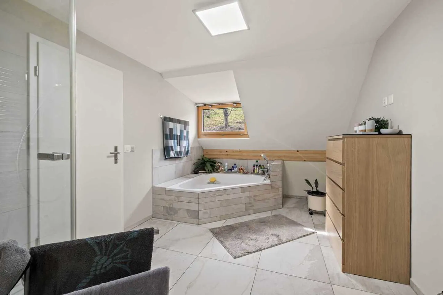 Modern Semi-Detached House - Photo 9 of 13