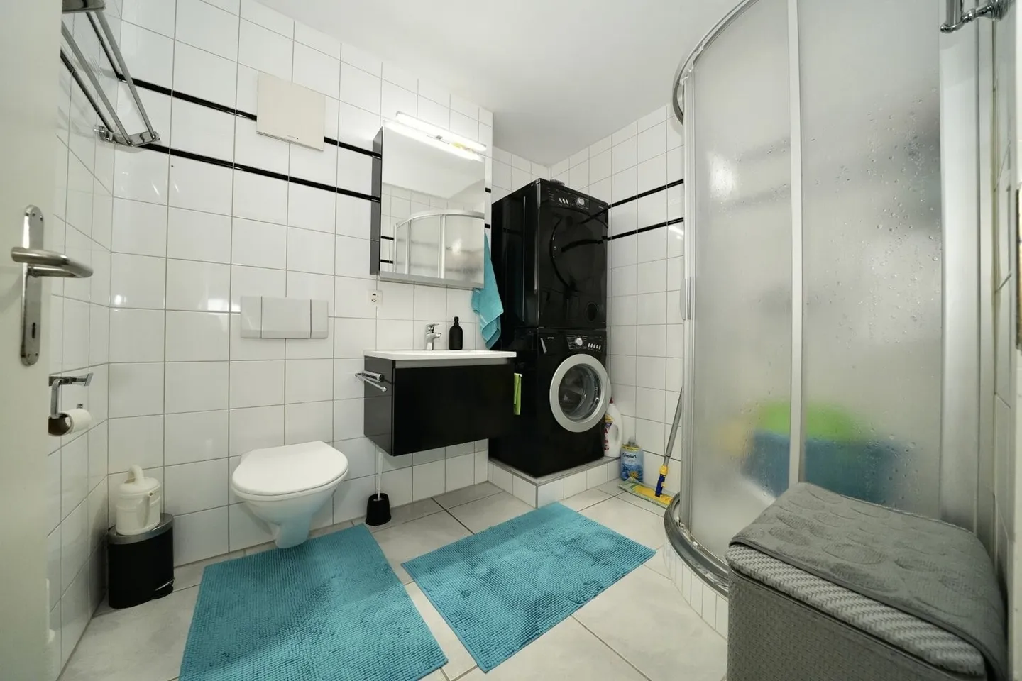 SPACIOUS APARTMENT IN A CENTRAL LOCATION - Photo 6 of 7