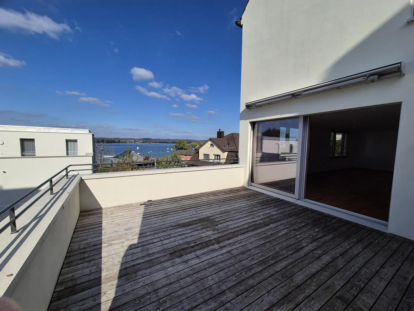 Exklusive Maisonette-Wohnung (inkl. 2 PP) mit voller Seesicht - Foto 3 von 23