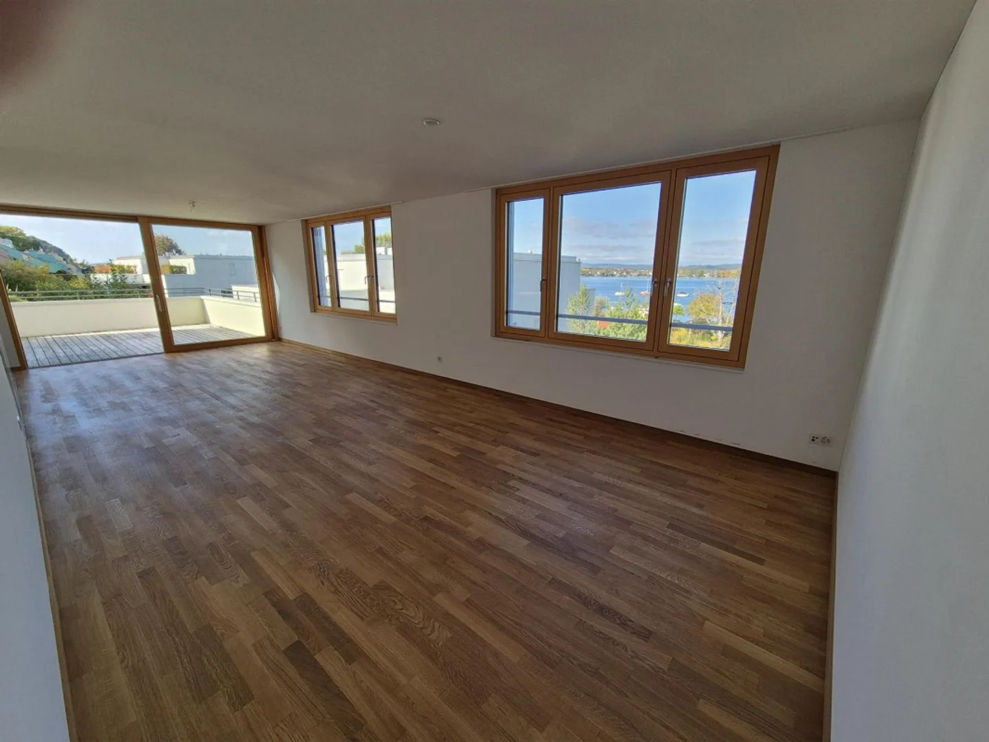 Exklusive Maisonette-Wohnung (inkl. 2 PP) mit voller Seesicht - Foto 5 von 23
