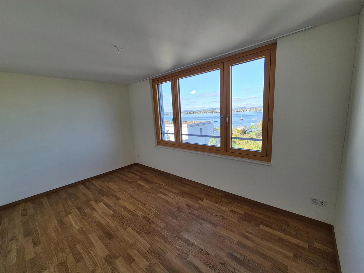 Exklusive Maisonette-Wohnung (inkl. 2 PP) mit voller Seesicht - Foto 6 von 23