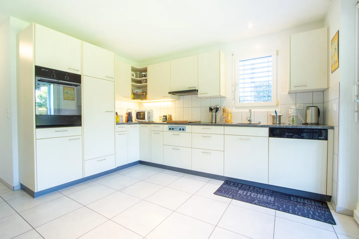 4.5-room ground floor apartment for rent - Photo 2 of 11