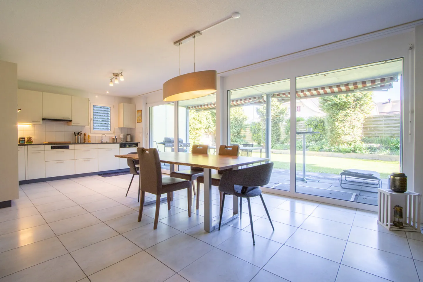 4.5-room ground floor apartment for rent - Photo 3 of 11