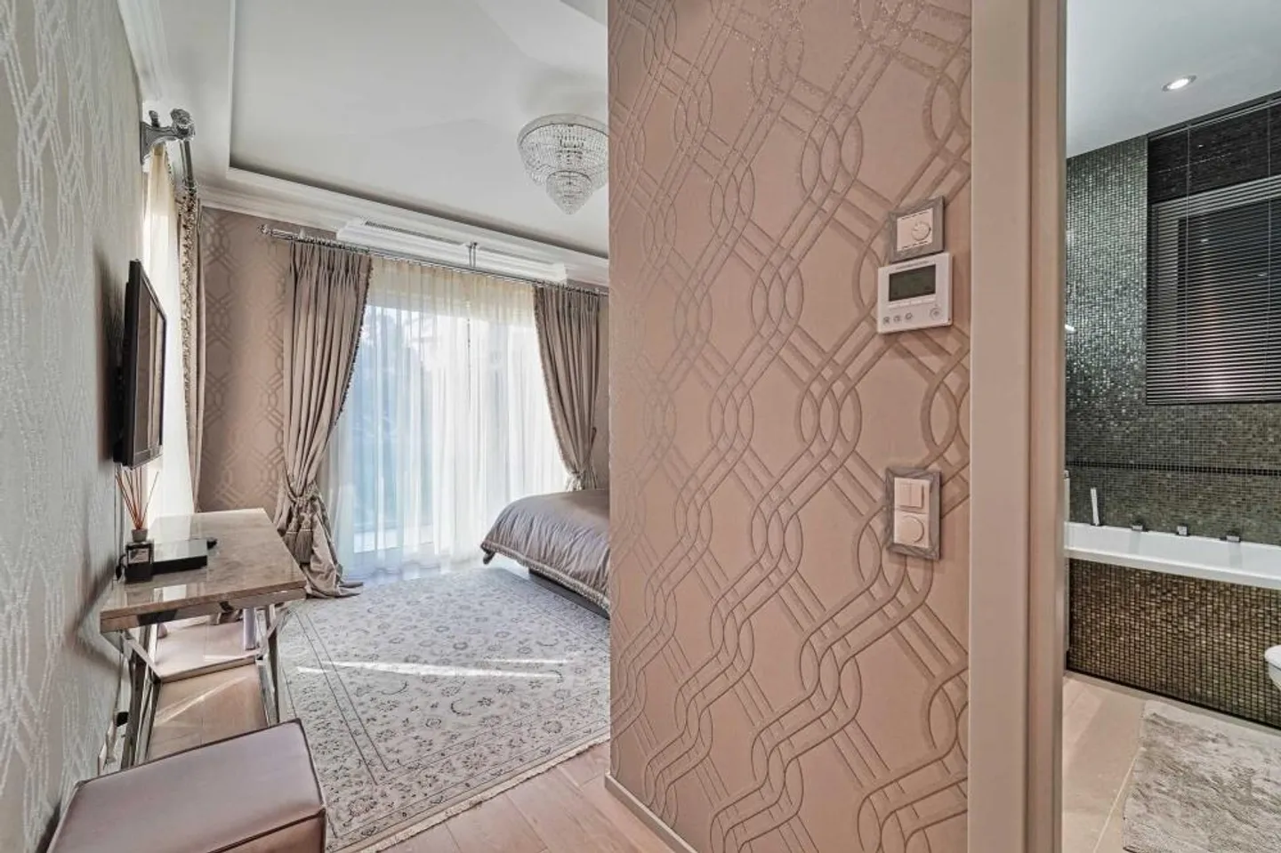 Elegante attico di lusso con vista panoramica sul lago - Foto 9 di 11