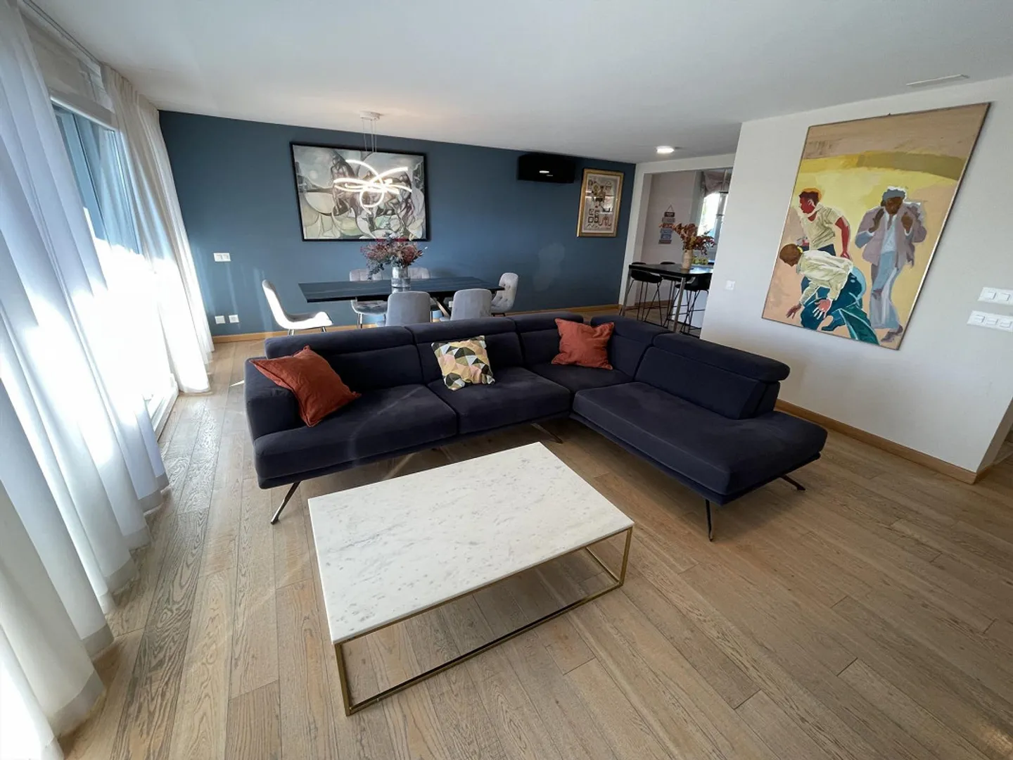 ELEGANTE ED AMPIO APPARTAMENTO 4.5 CON DUE POSTEGGI - Foto 7 di 13