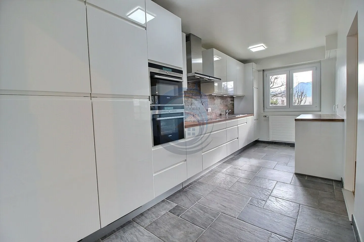 MAGNIFICO APPARTAMENTO DI 6 CAMERE CON GIARDINO PRIVATO - Foto 3 di 20