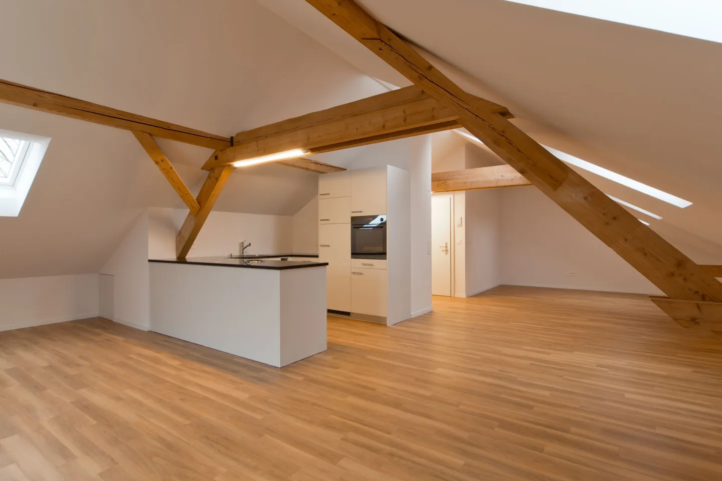 Moderner Loft mit offenem Raum - Foto 1 von 6