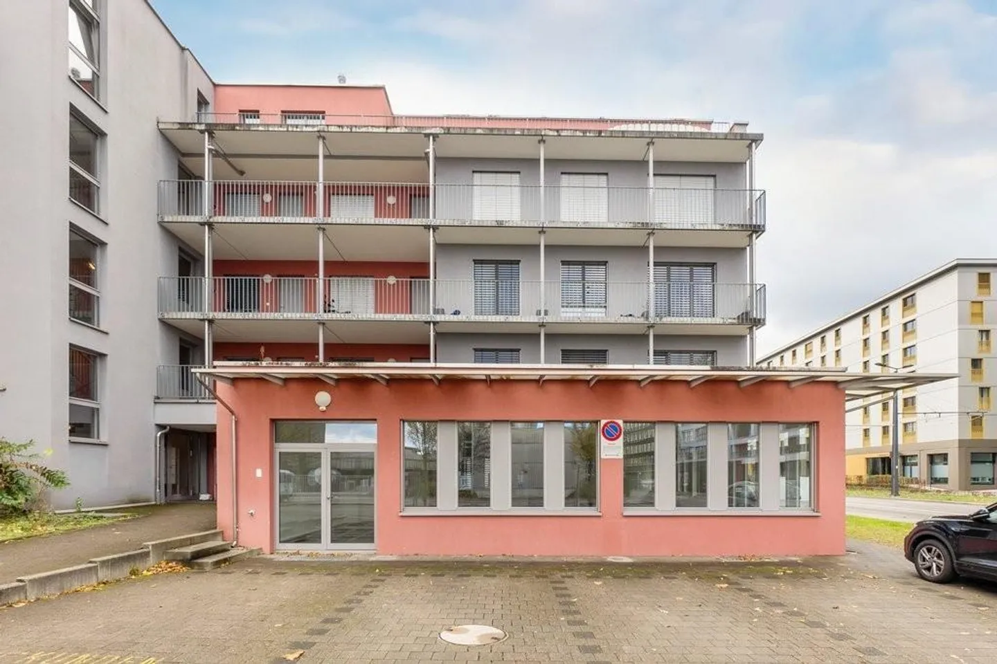 Attractive office space in the heart of Dübendorf for rent! - Photo 1 of 10