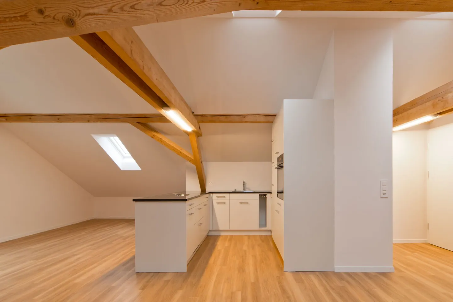 Moderner Loft mit offenem Raum - Foto 3 von 6