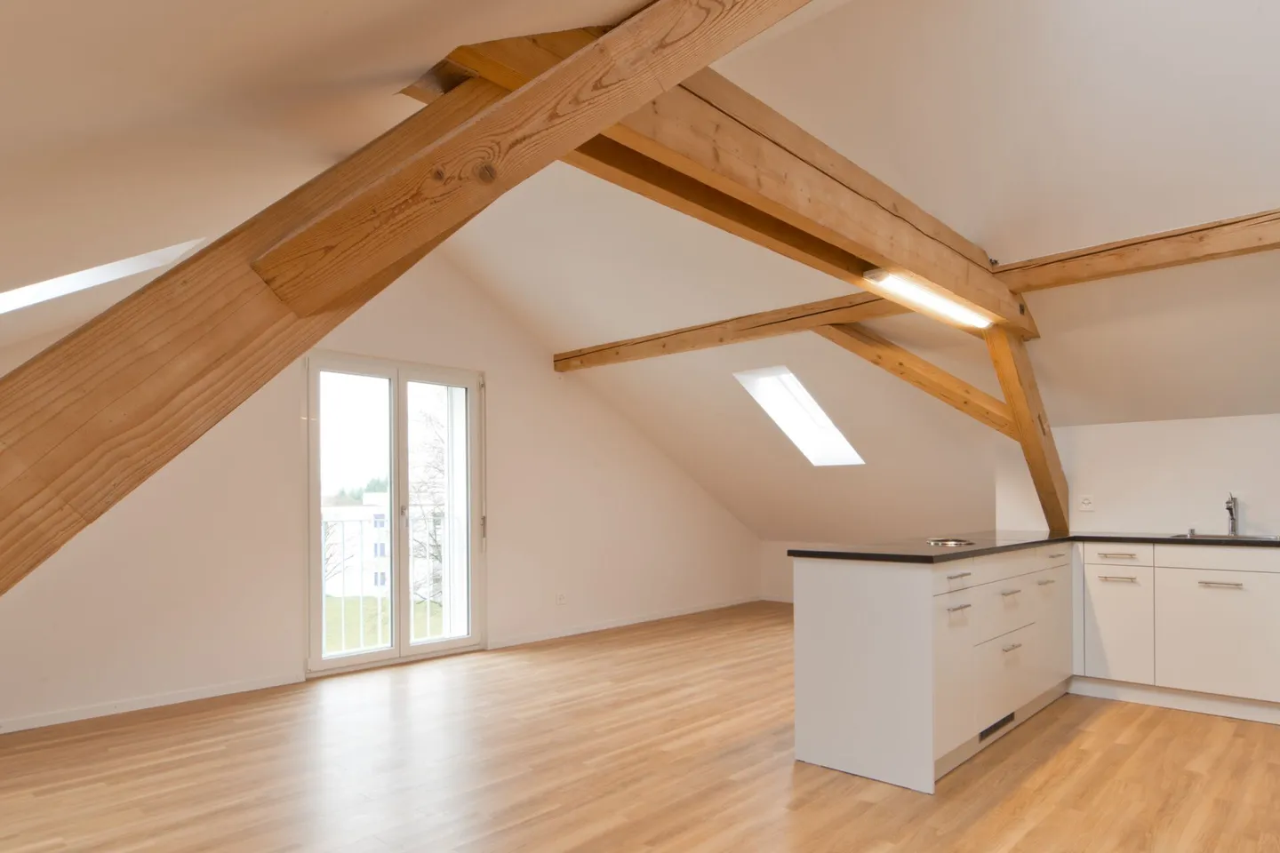 Moderner Loft mit offenem Raum - Foto 2 von 6