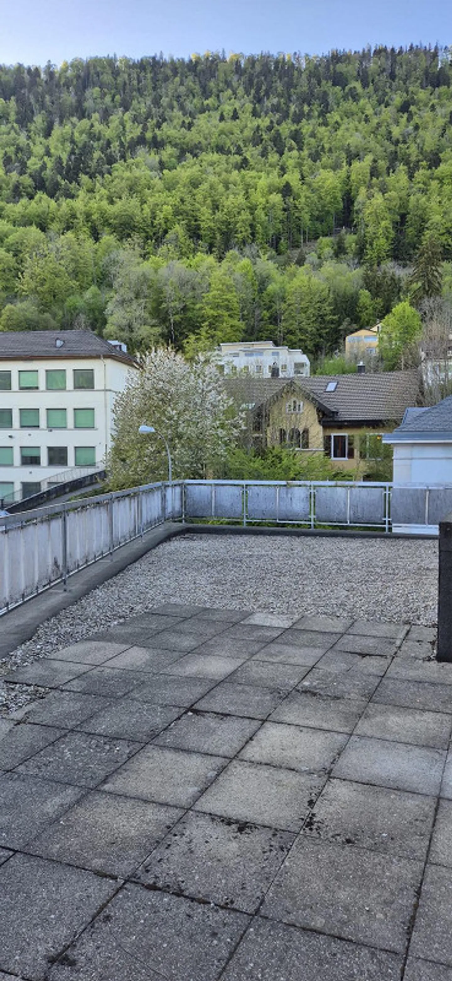 Geräumige Wohnung mit grosser Terrasse - Foto 10 von 10
