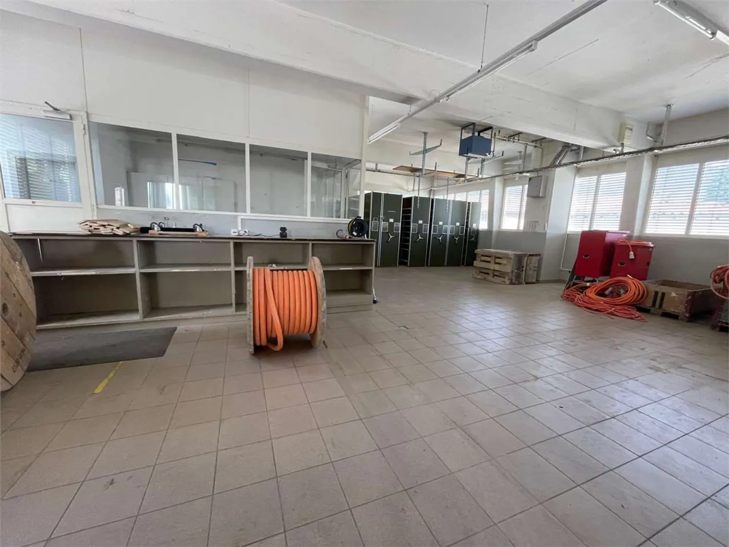 Wir bieten Gewerbeflächen an, die in PPP unterteilt werden können - Foto 1 di 13