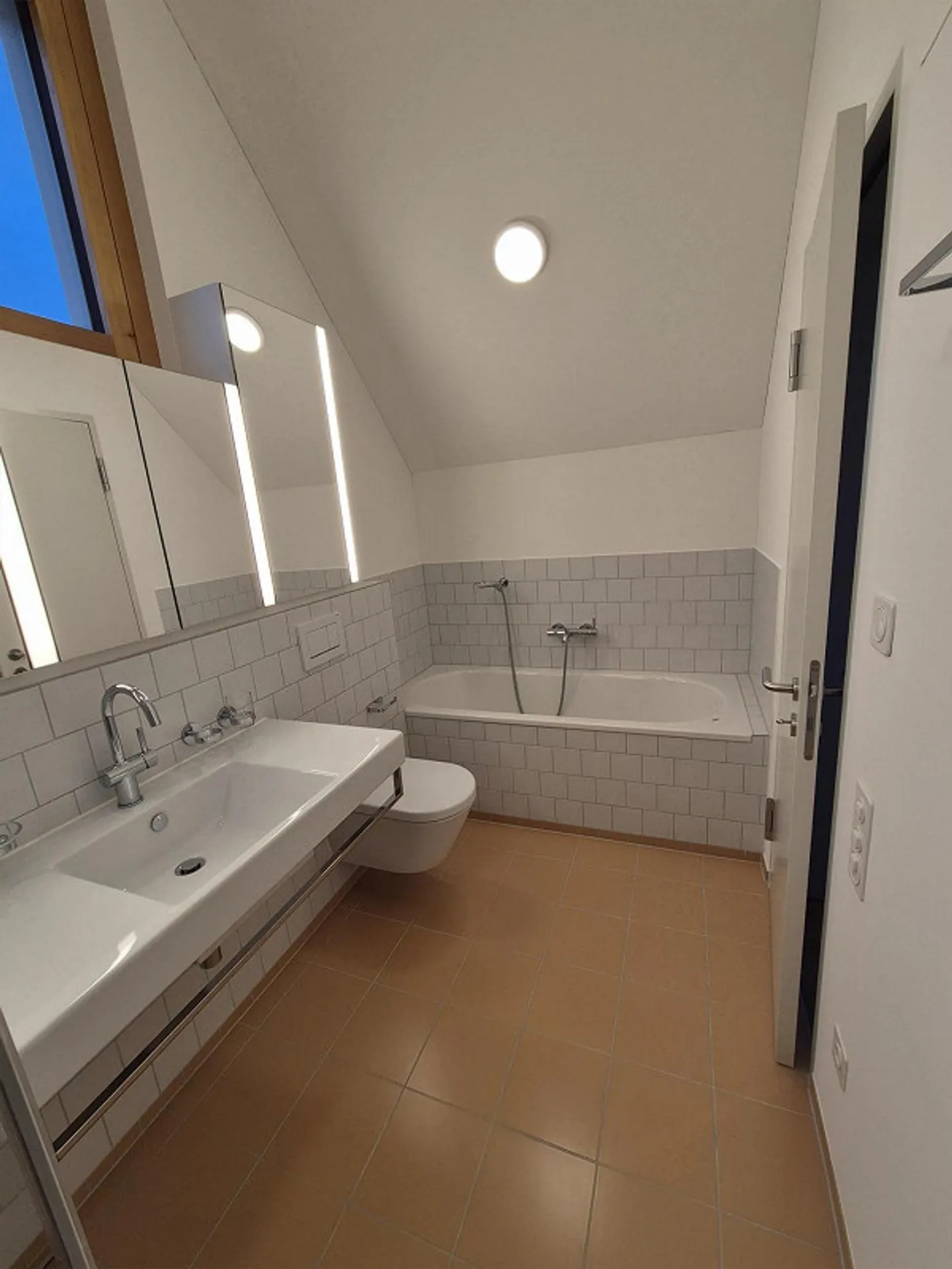 Exklusive Maisonette-Wohnung (inkl. 2 PP) mit voller Seesicht - Foto 18 von 23