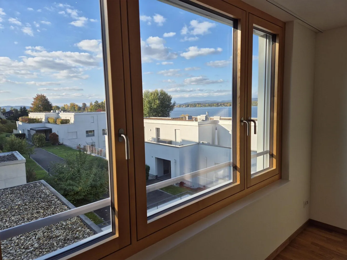 Exklusive Maisonette-Wohnung (inkl. 2 PP) mit voller Seesicht - Foto 8 von 23