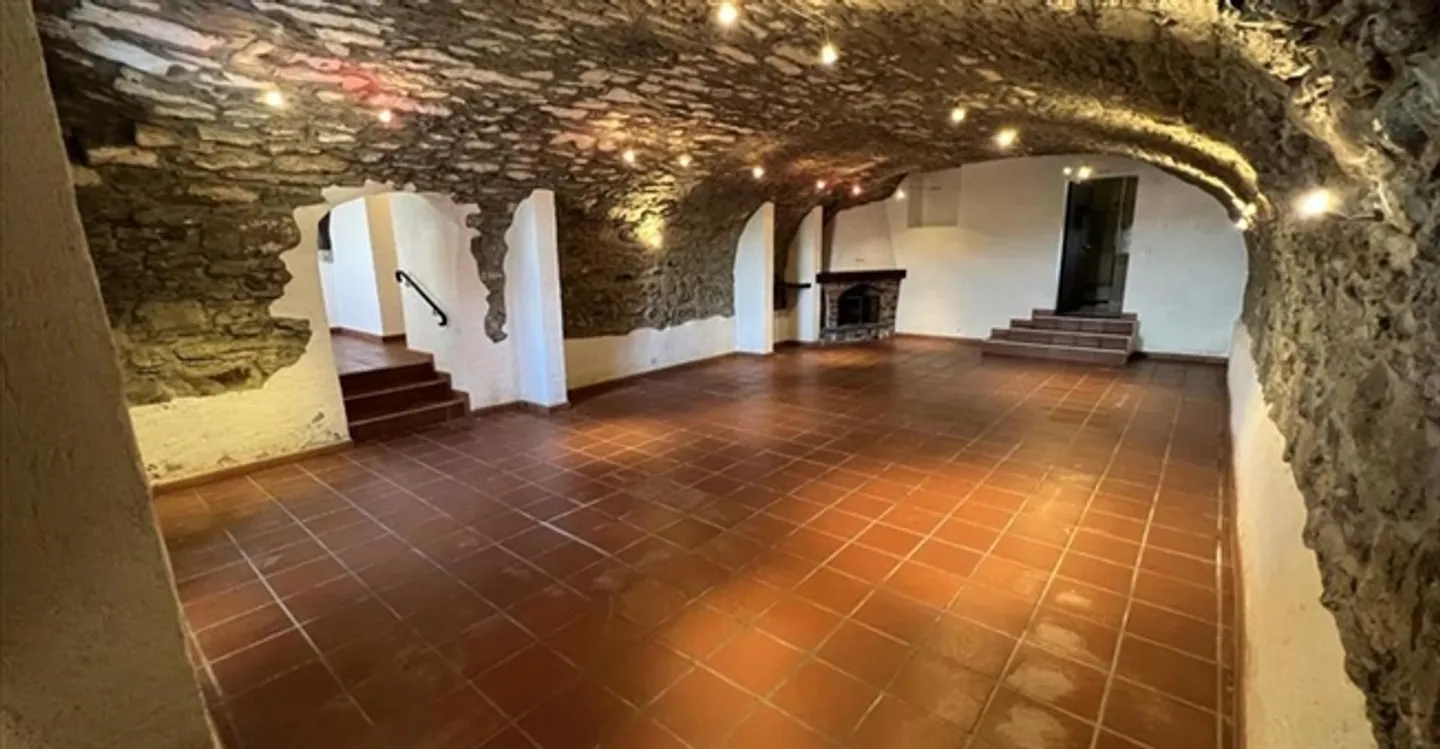 Espace voûté charmant à louer - Photo 6 sur 8