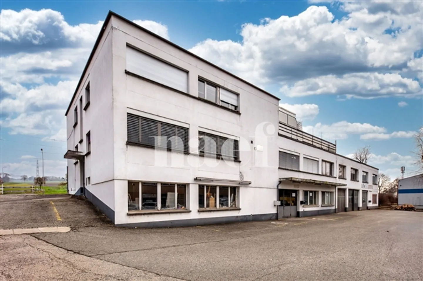 Mixed-use building with attractive yield - Photo 1 of 4