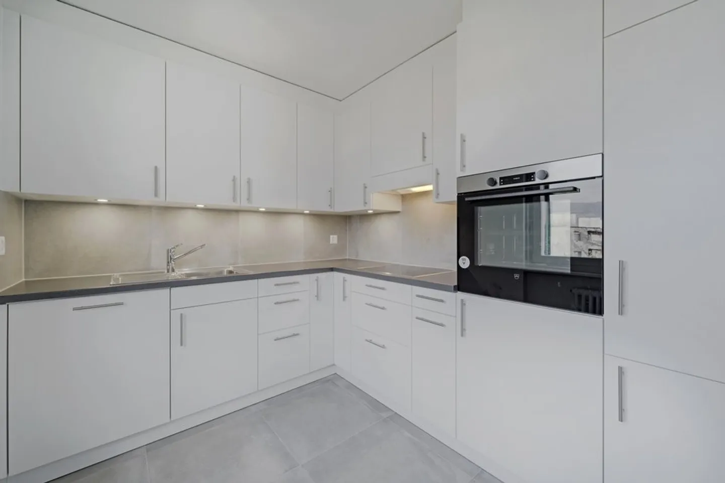 Treat yourself to a renovated apartment in 2017! - Photo 2 of 10