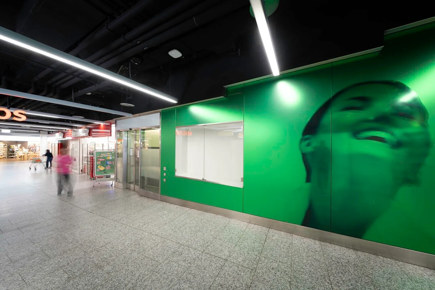 Retail space of approximately 125m² in prime location - Migros Gundelitor - Photo 4 of 8