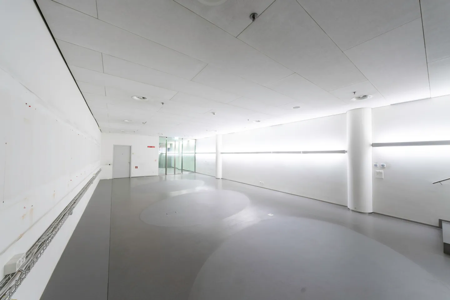 Retail space of approximately 125m² in prime location - Migros Gundelitor - Photo 1 of 8