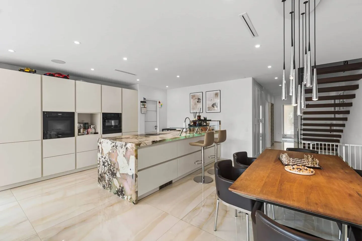 Maison individuelle neuve avec piscine et vue panoramique - Photo 4 sur 7