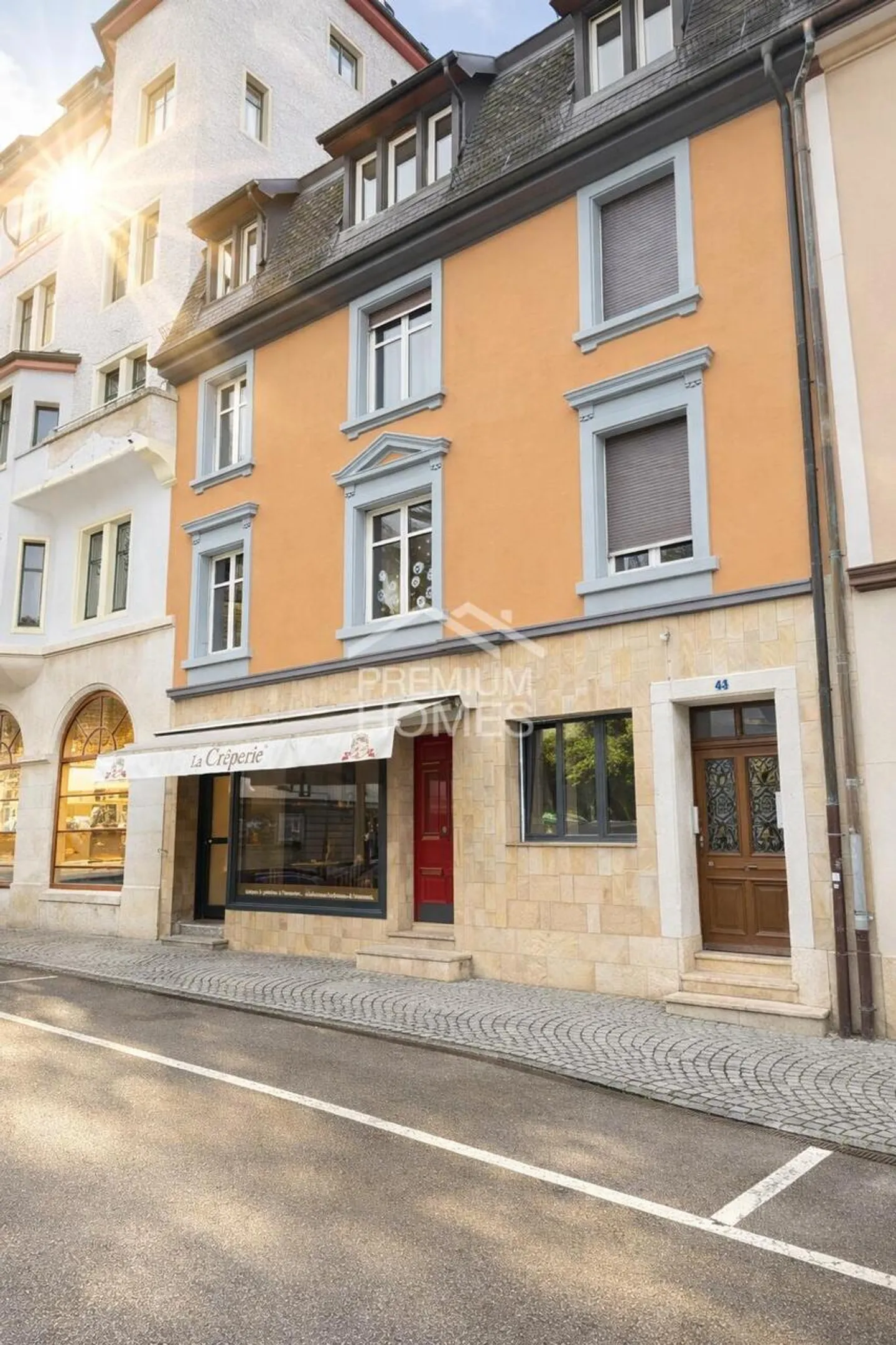 Elegantes Mischgebäude - Foto 1 von 6